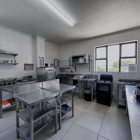 Zzzone Boutique Hostel Hermanus Bagian luar foto