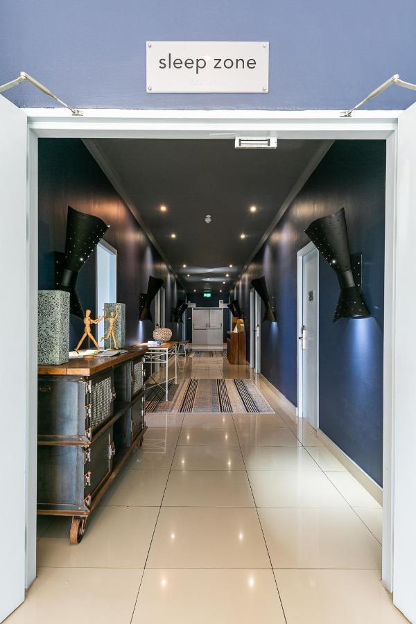 Zzzone Boutique Hostel Hermanus Bagian luar foto