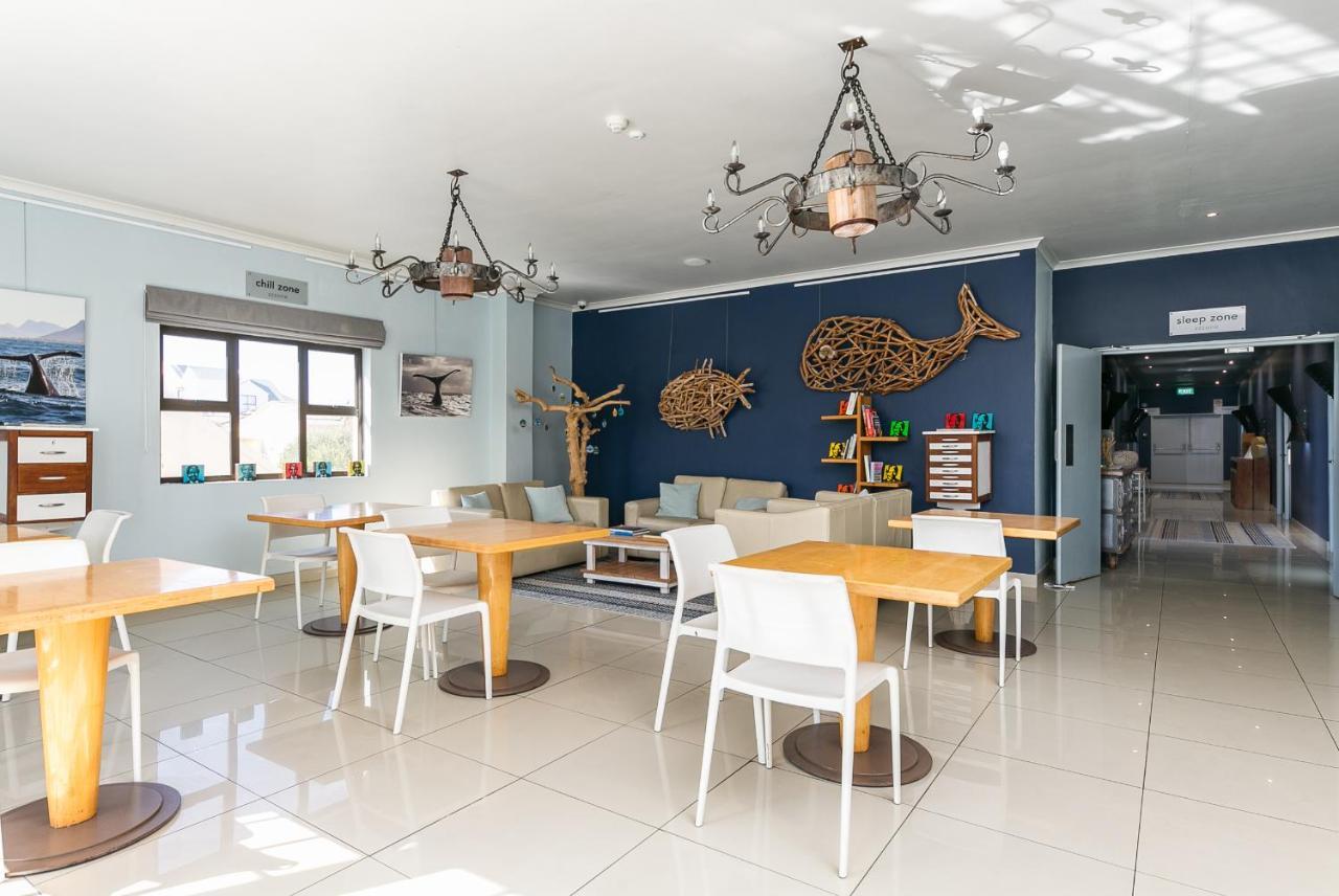 Zzzone Boutique Hostel Hermanus Bagian luar foto
