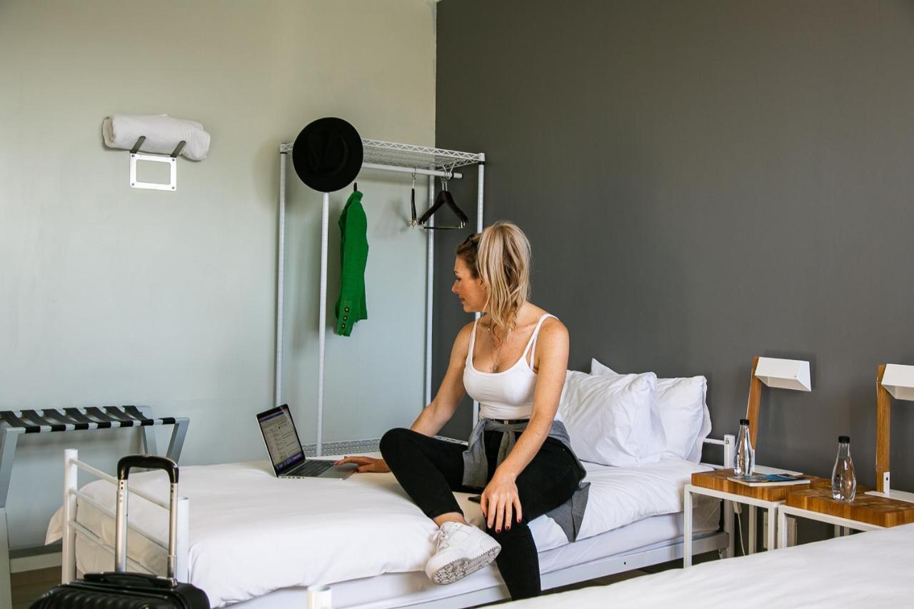 Zzzone Boutique Hostel Hermanus Bagian luar foto