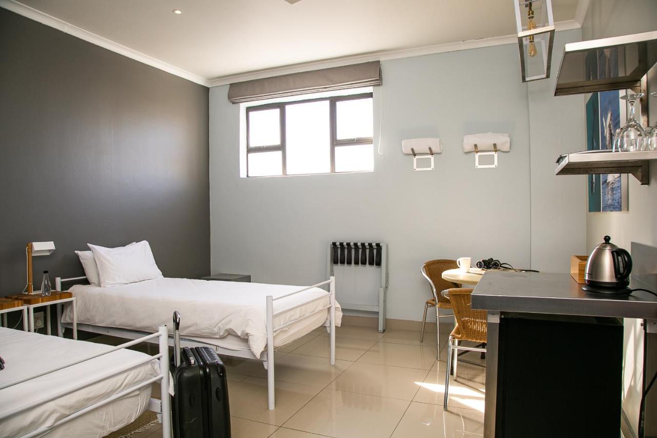 Zzzone Boutique Hostel Hermanus Bagian luar foto