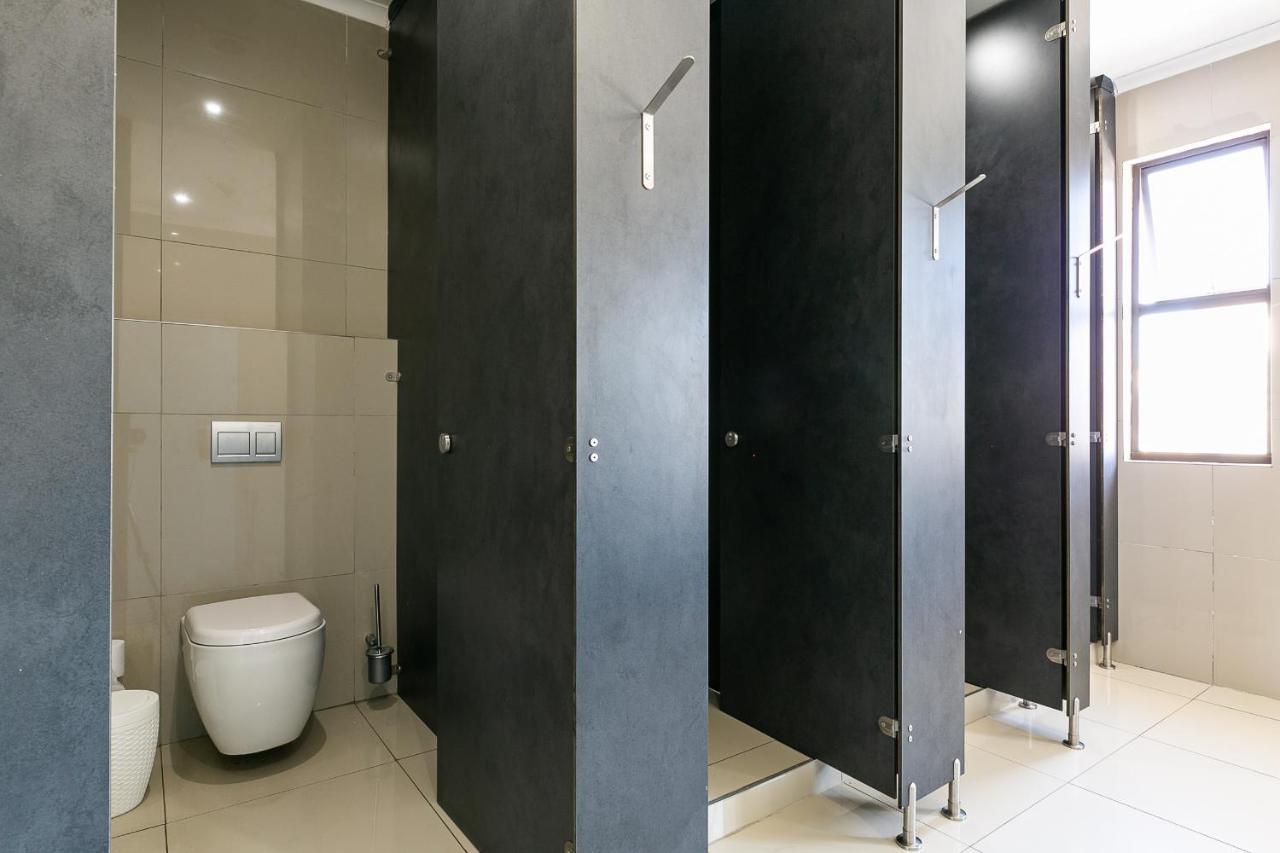 Zzzone Boutique Hostel Hermanus Bagian luar foto