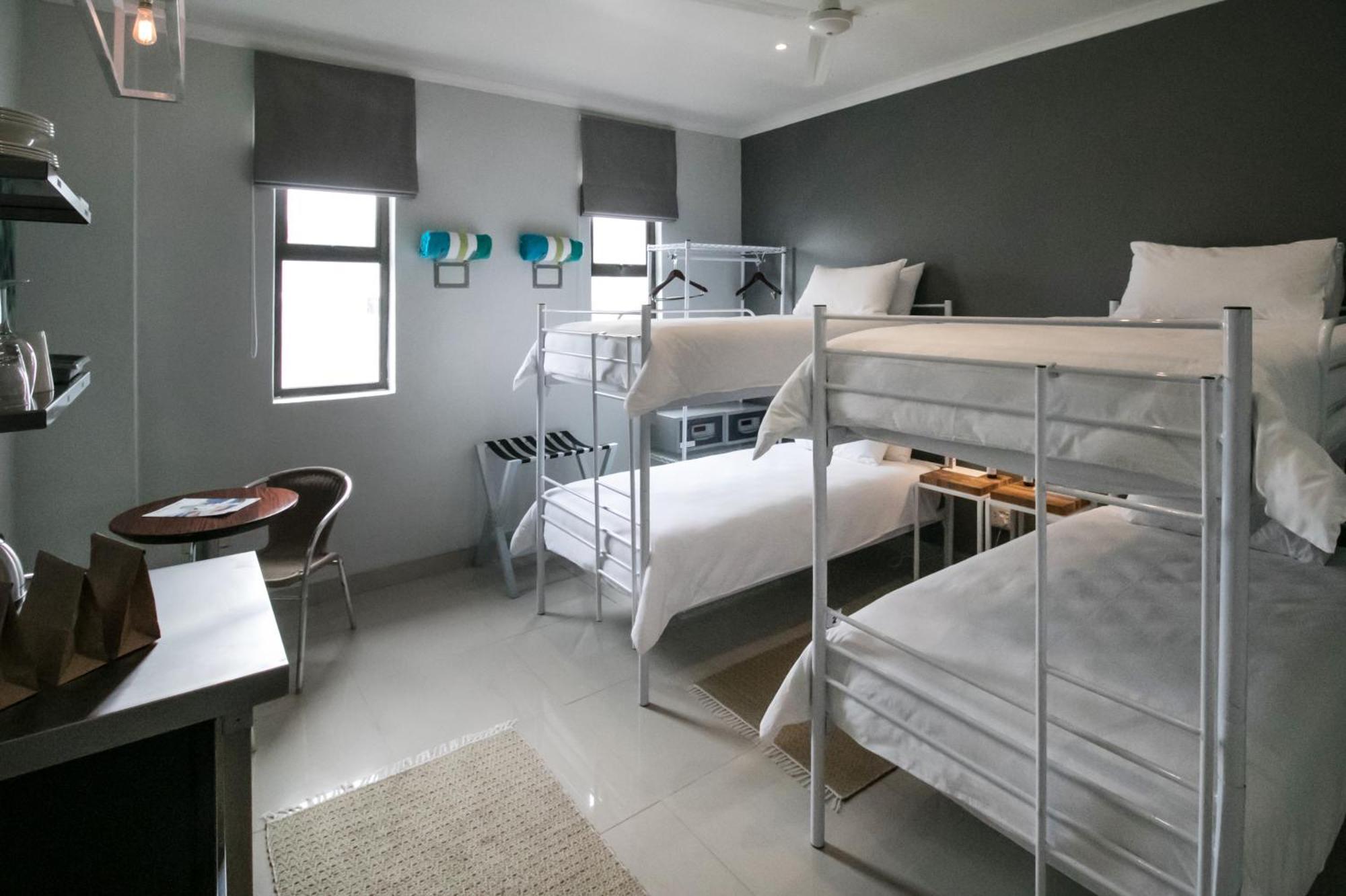 Zzzone Boutique Hostel Hermanus Bagian luar foto