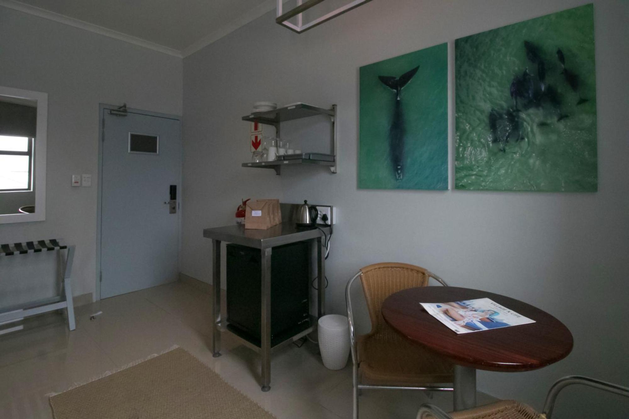 Zzzone Boutique Hostel Hermanus Bagian luar foto