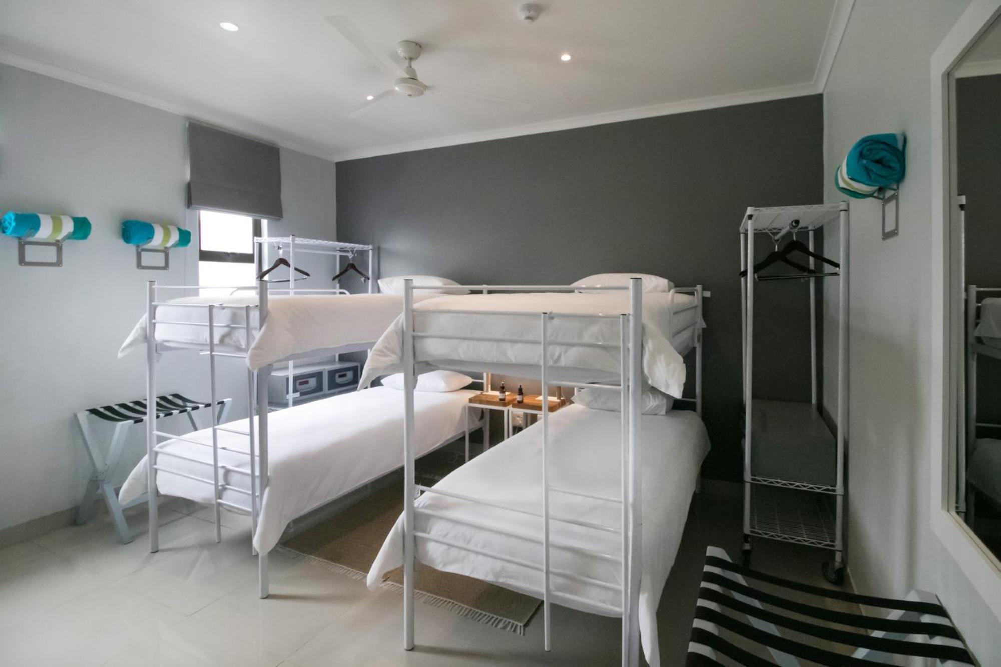 Zzzone Boutique Hostel Hermanus Bagian luar foto